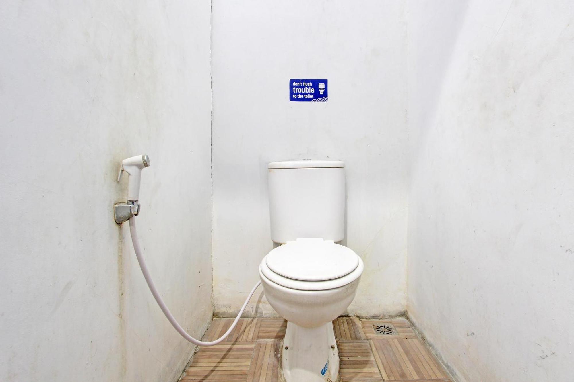 Oyo 91952 Oase Hostel Джокякарта Екстериор снимка