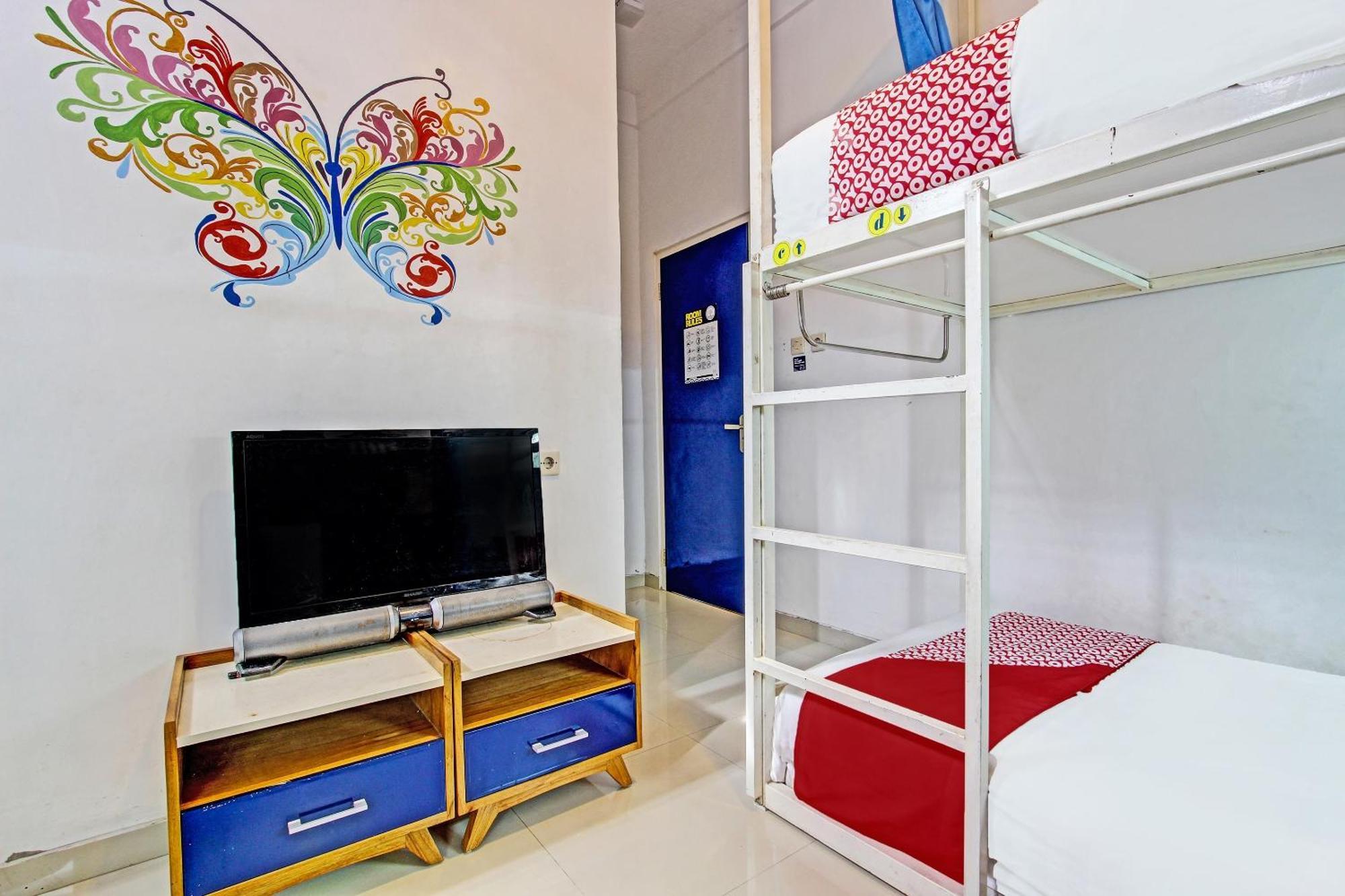 Oyo 91952 Oase Hostel Джокякарта Екстериор снимка