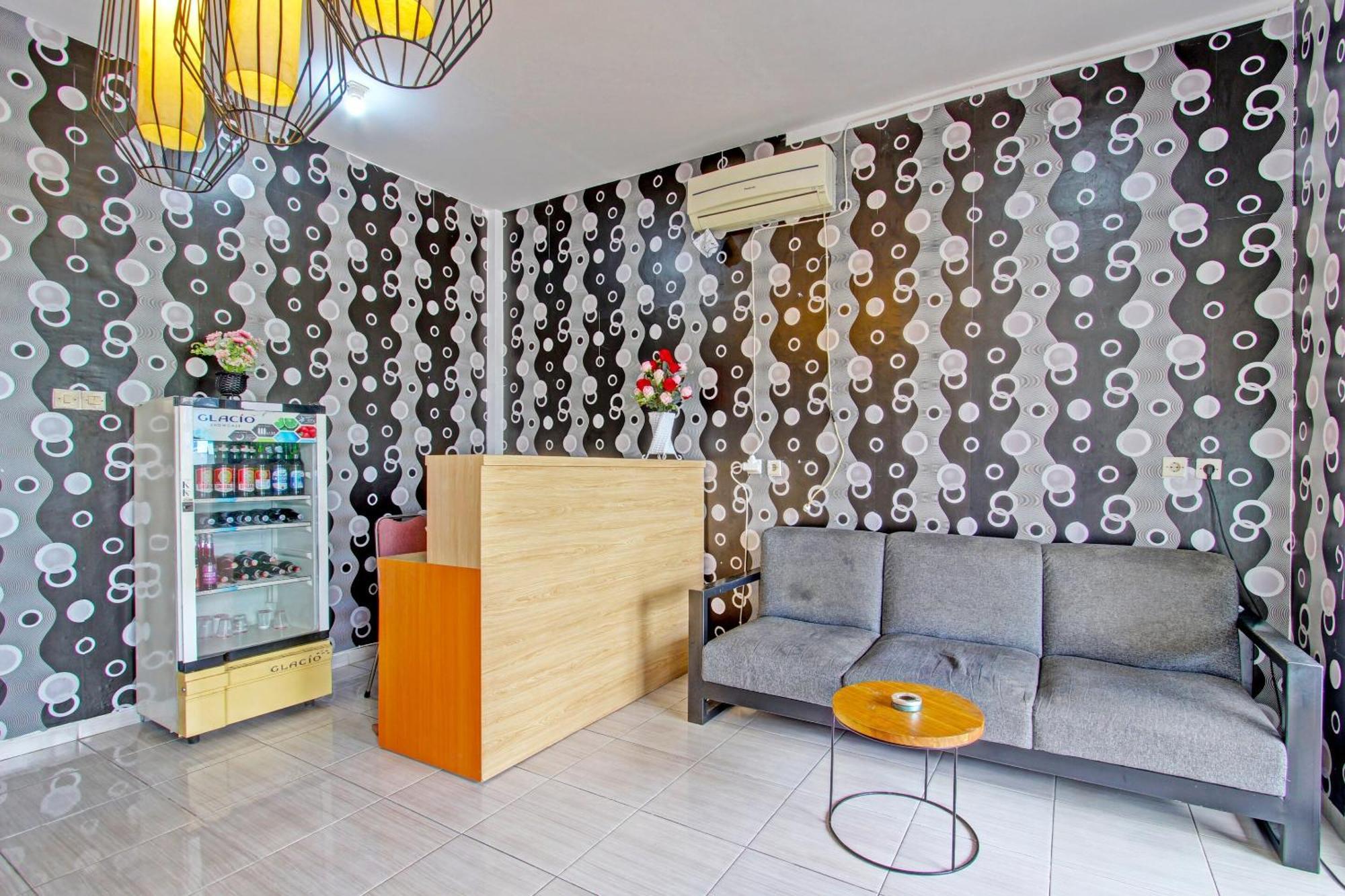 Oyo 91952 Oase Hostel Джокякарта Екстериор снимка