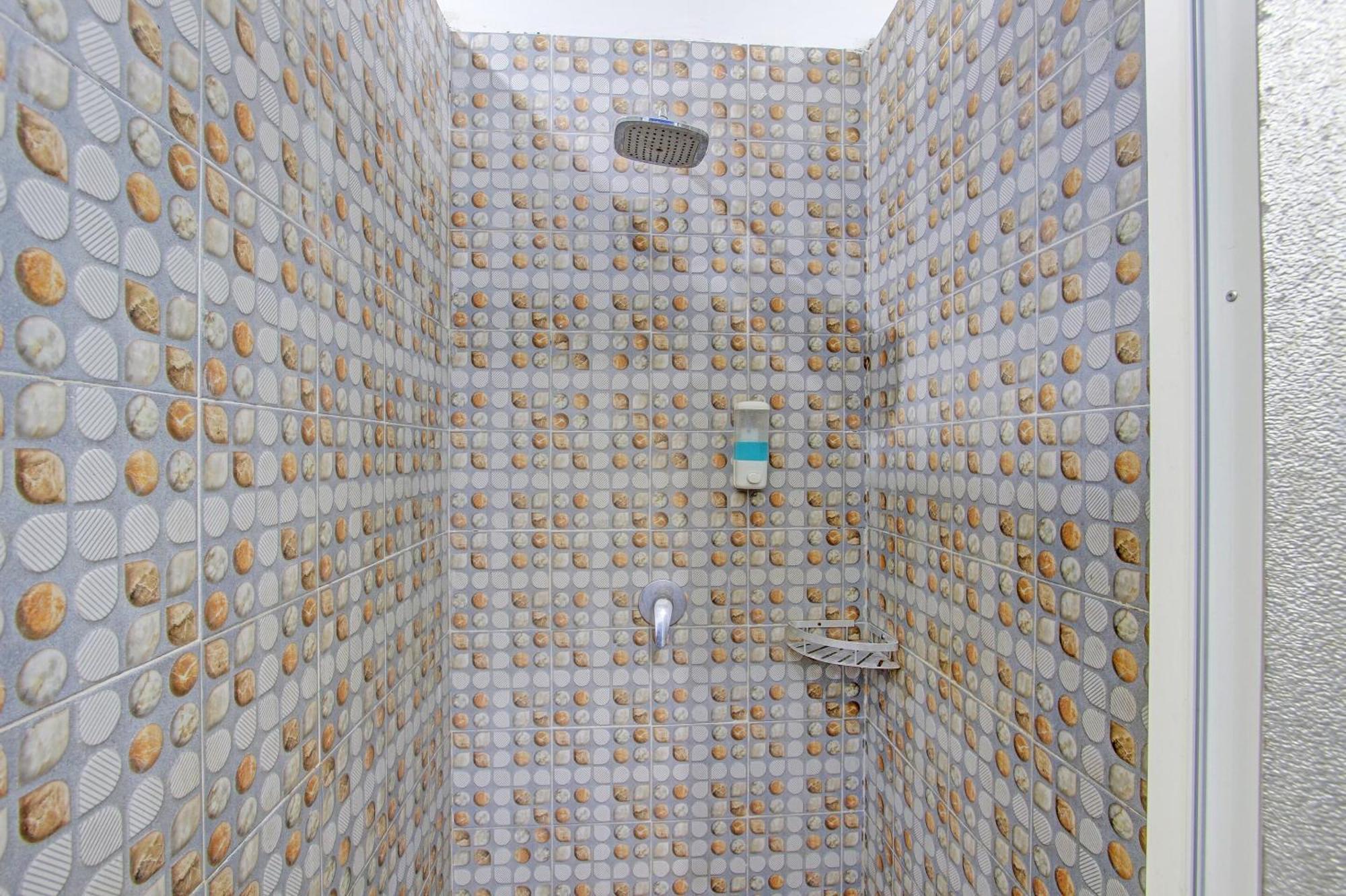 Oyo 91952 Oase Hostel Джокякарта Екстериор снимка
