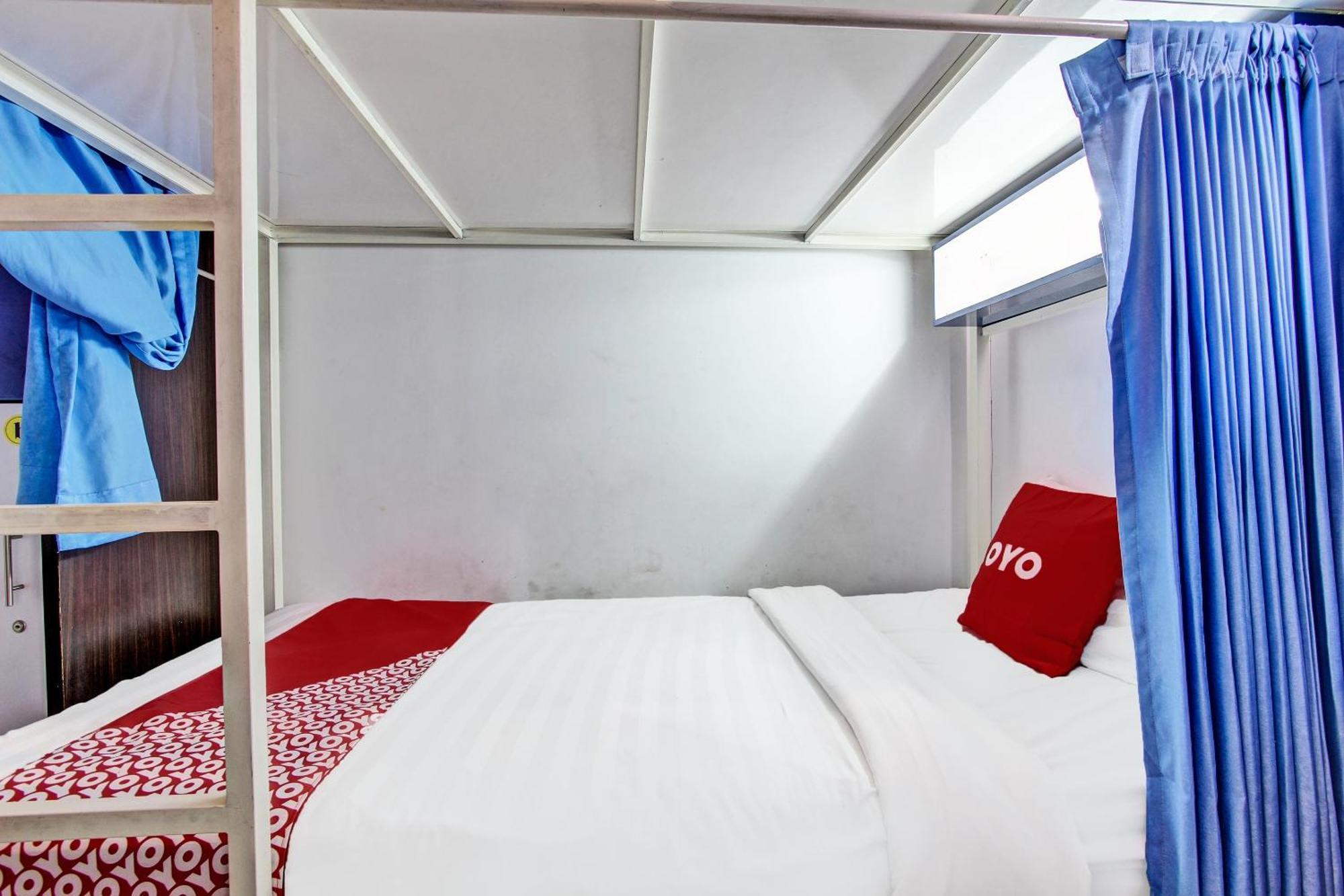 Oyo 91952 Oase Hostel Джокякарта Екстериор снимка