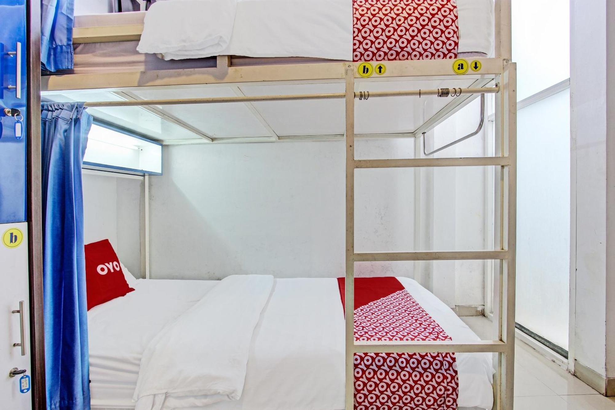 Oyo 91952 Oase Hostel Джокякарта Екстериор снимка